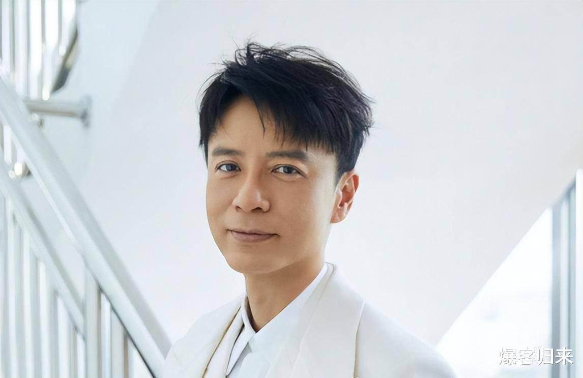 王铮亮泪洒《披荆斩棘》现场,李泽锋淘汰,队长深陷自责