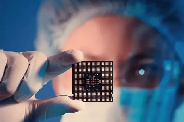 中美芯片大决战，全球科技巨头纷纷站队，“脱钩游戏”能撑多久？