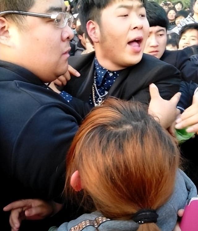 快乐家族解散2年后：何炅扯开了内娱“破口子”，37岁杜海涛栽了