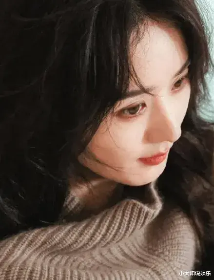 85花们彻底坐不住了！赵丽颖的飞天奖含金量多高？迪奥狠狠被浪琴打脸