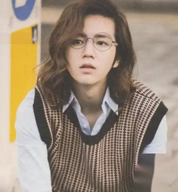 他是亚洲王子,用药过度致脸变形,如今家里最值钱东西是一双拖鞋