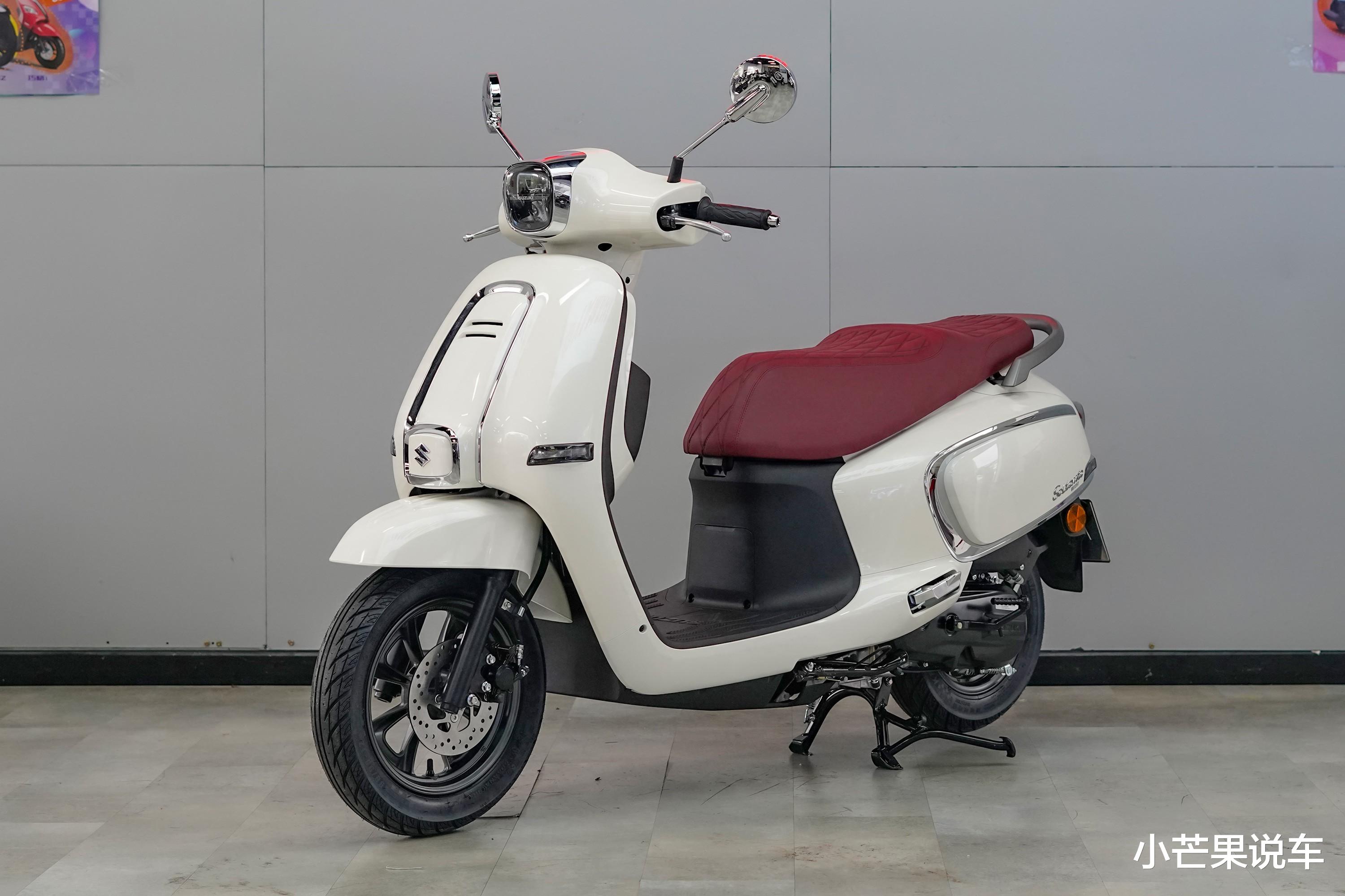 铃木国内首款复古踏板，配日本电装电喷技术，油耗1.6L，比UY帅气