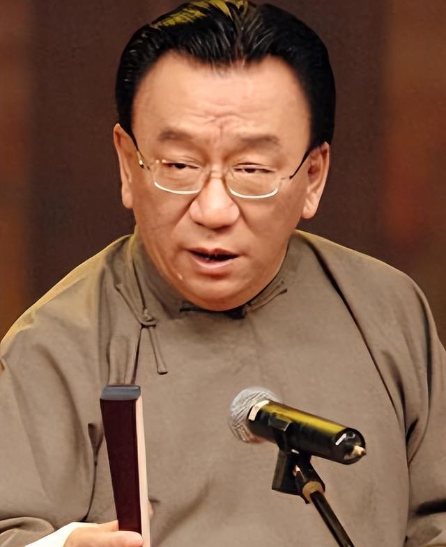 郭德纲强势回应侯二,冯巩出面能解决这场恩怨吗?