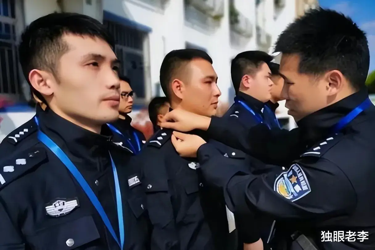 “又缺背锅的了？”上海要招聘1038名辅警，网友炸锅，提四点质疑