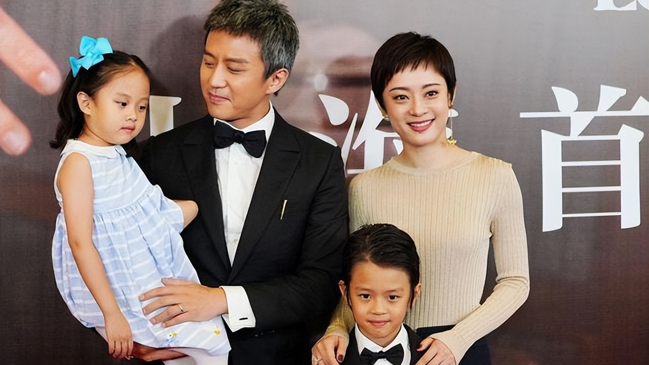 10对明星夫妻全家福，孙俪女儿是邓超翻版，陈建斌蒋勤勤好甜！