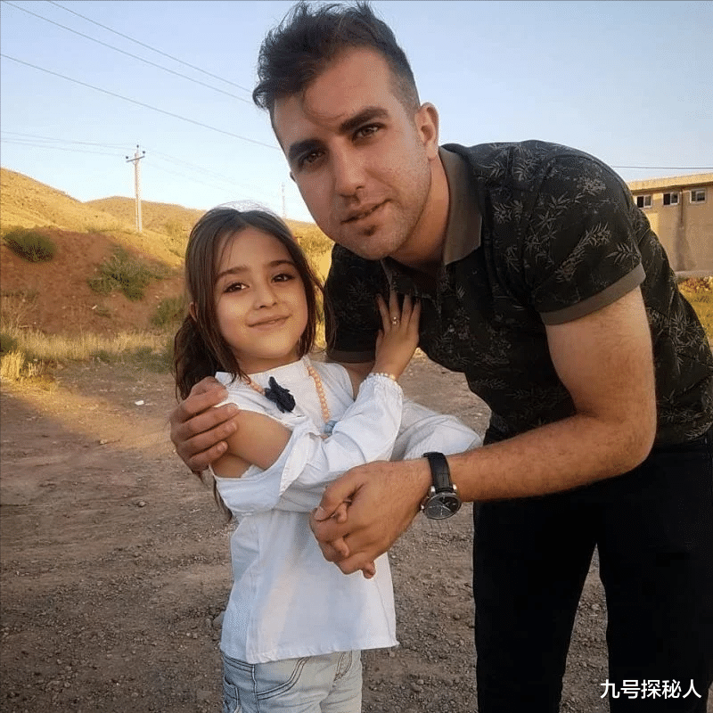 4岁成全球最美女孩,8岁因太美使父亲辞职贴身保护,她后来如何