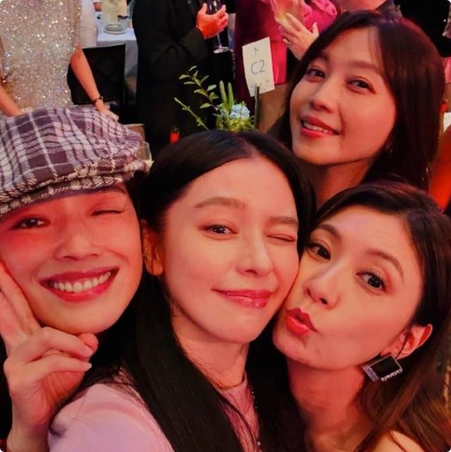 萧敬腾婚礼：小S的腿，贾静雯的肩，徐若瑄的脸，把新娘风头抢了