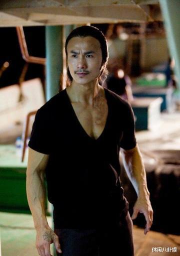 曾是世界武术冠军，甄子丹都打不过他，如今在国外红得发紫