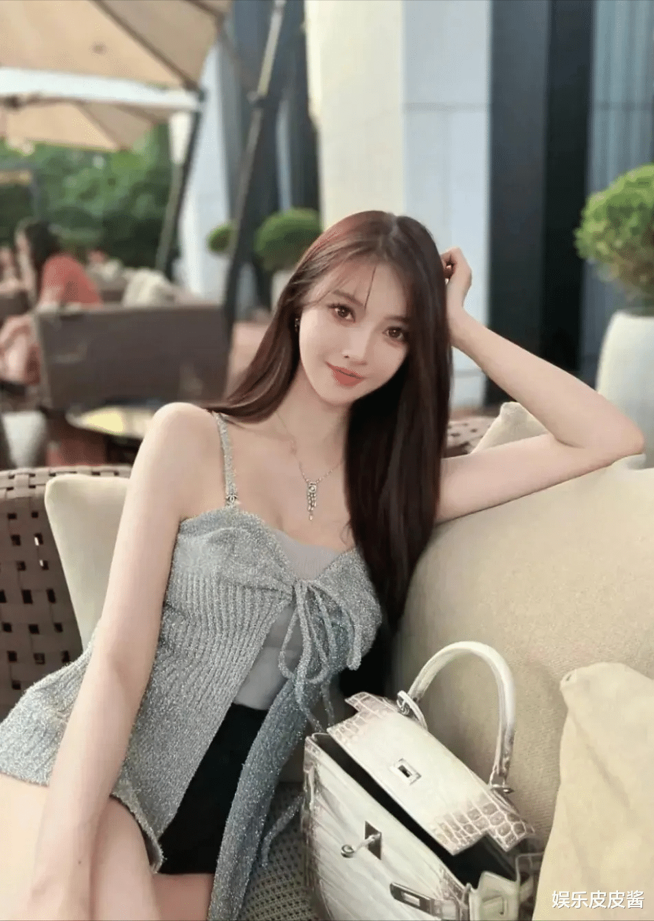 二婚有两娃,32岁叶柯是如何得到黄晓明的认可的?无非就这三点