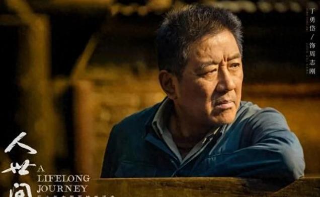 老戏骨丁勇岱别再演了，《我是刑警》出场就拽得如同二五八万似的