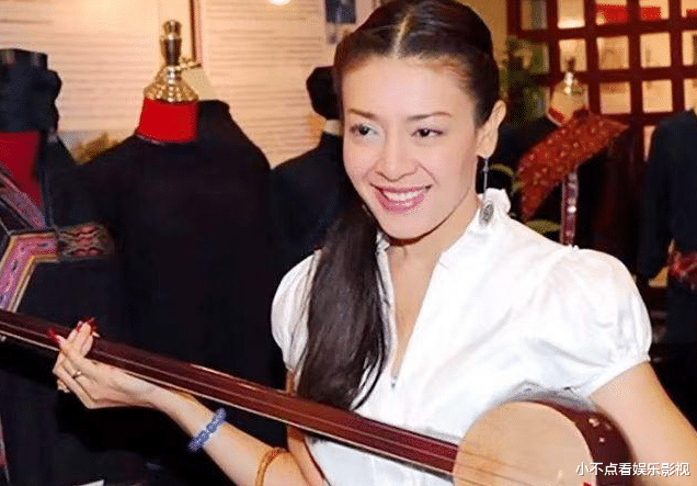 泰王喜欢非主流！新贵妃纹身染发深得恩宠，苏提达不过是公务搭子