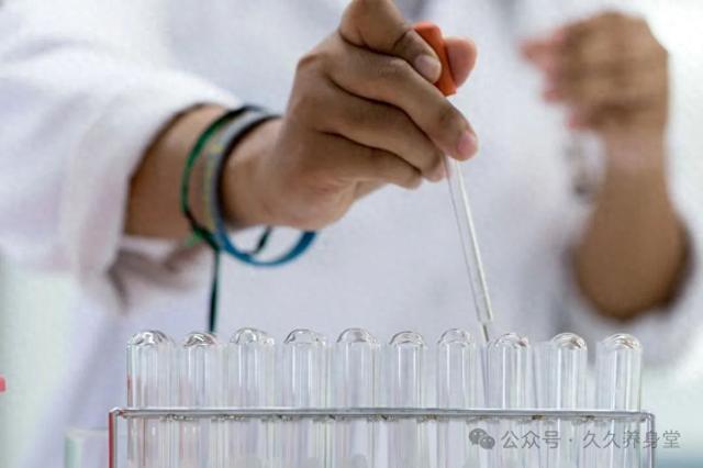 尿酸高很伤身,怎样才能让尿酸排出体外?5个方法值得一试