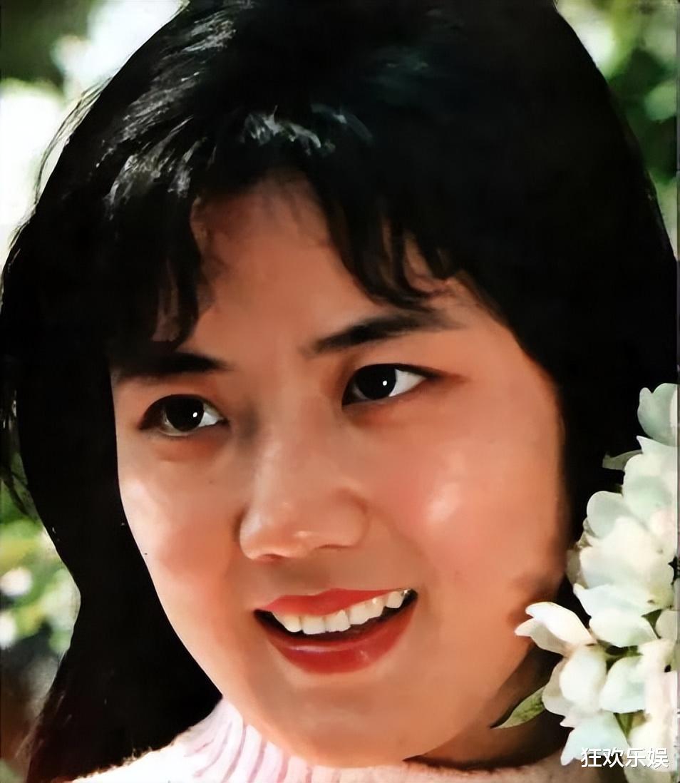 李秀明息影30年，经商后像换了个人，今69岁已做外婆儿子事业有成