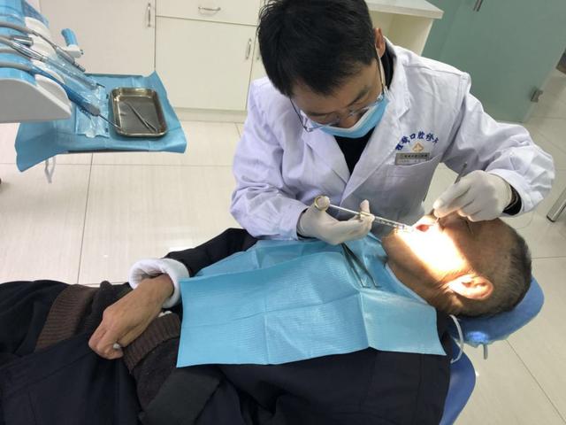 1年超过300次，51岁大爷癌症晚期，妻子泪如雨下：我没能劝动他