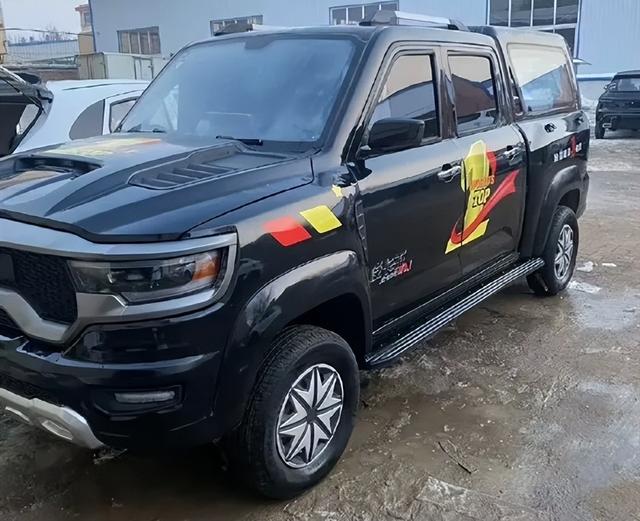 刚刚曝光的新款“小米SU7”,把全国网友都看懵了