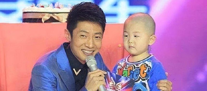 现实版“伤仲永”！他5岁上春晚，年入百万却开始厌学，如今咋样