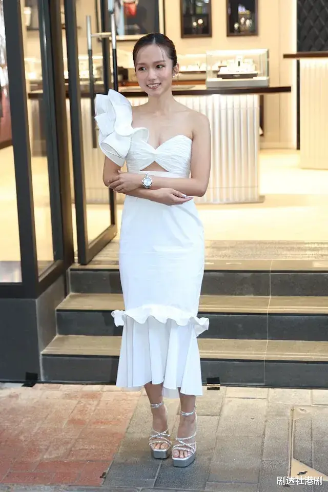 恭喜!TVB年轻艺人将举办婚礼,男方是富二代,女方是普拉提导师