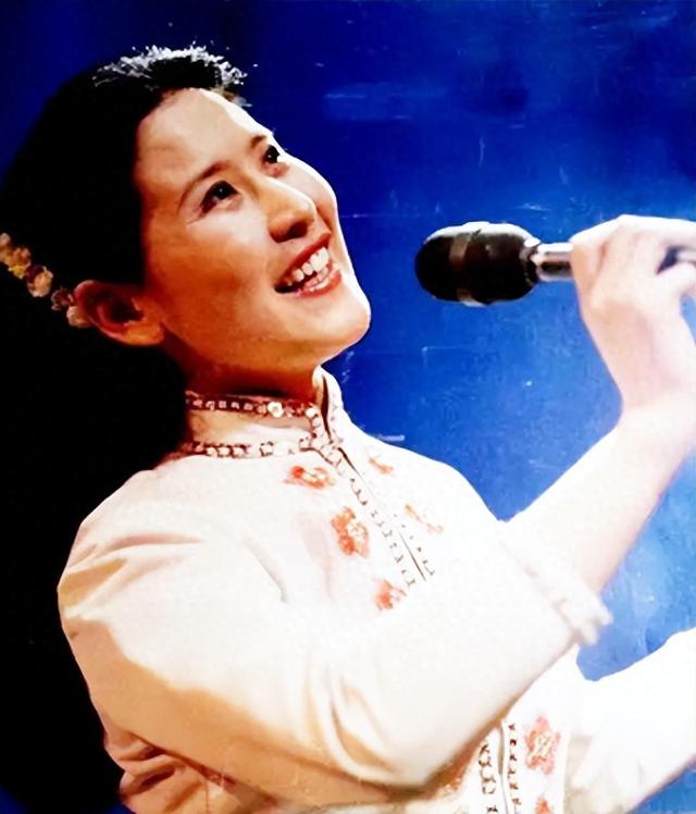 著名歌唱家远征：80年代红极一时，离婚后远嫁美国，现如今怎样了