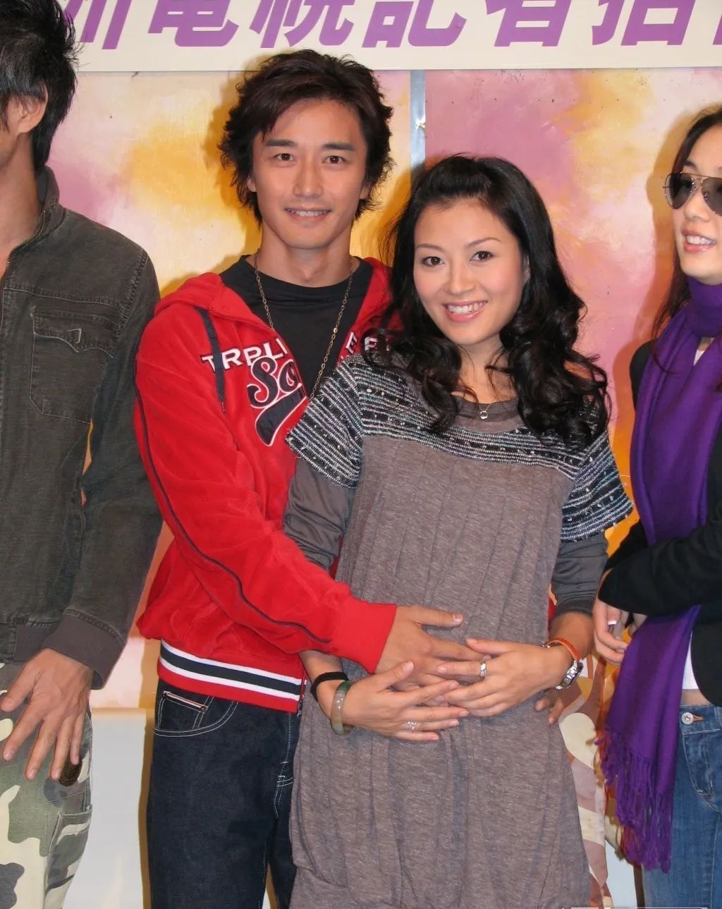 53岁前亚视花旦嫁港男老公未婚产子无怨言,移民国外多磨难