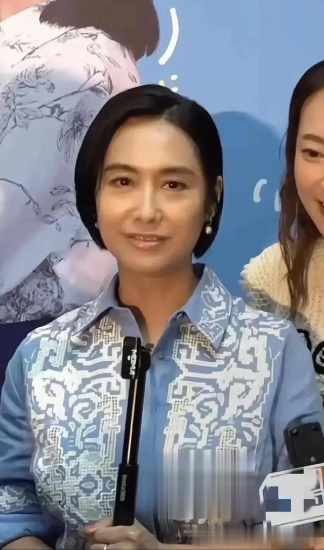 朱茵大妈味好重,眼袋明显,法令纹也好深,面色憔悴引热议