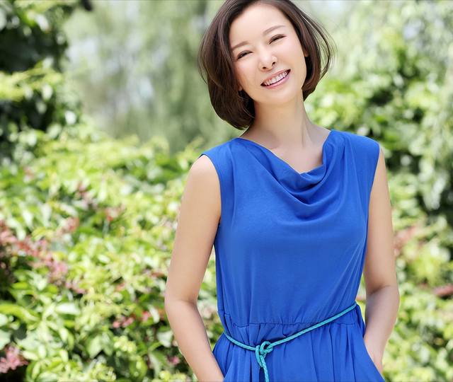 “人间尤物”柯蓝:18岁开启情场、男友不断,如今50多岁还没玩够