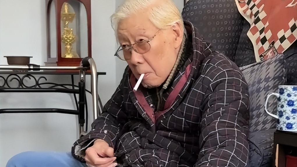 88岁焦晃状态堪忧：或被小31岁娇妻榨干精气，网友：还不如张纪中