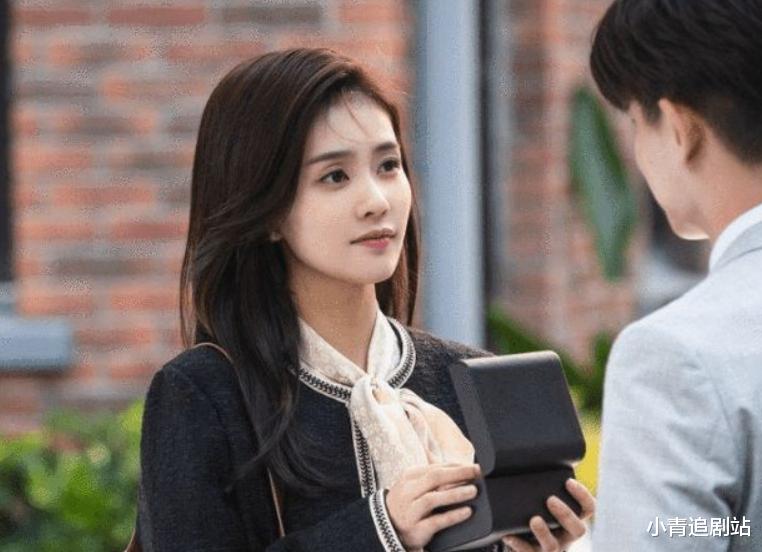 同样硬演“绝世美人”,将33岁吴谨言跟29岁白鹿放一起,差距明显