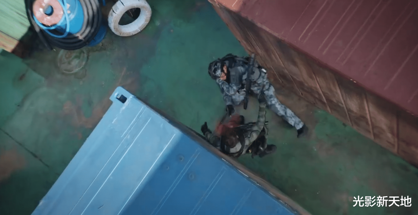 《蛟龙行动》定档春节，投资10亿大场面炸裂， 战舰、潜艇实拍