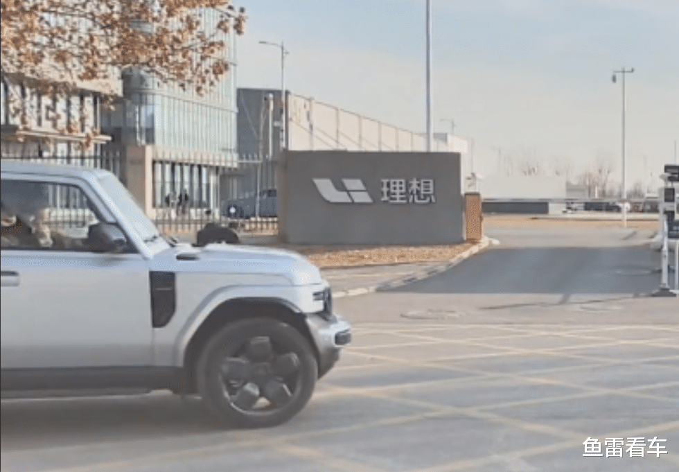 香不香！看看竞品车的类型，奇瑞iCAR V23现身理想总部