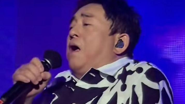 60岁吕方赴内地登台又胖一圈，已胖到不见脖子，称真的在坚持减肥