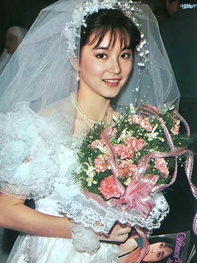 林青霞:为丑老公生下两个女儿后,他把13岁的私生子领进门了