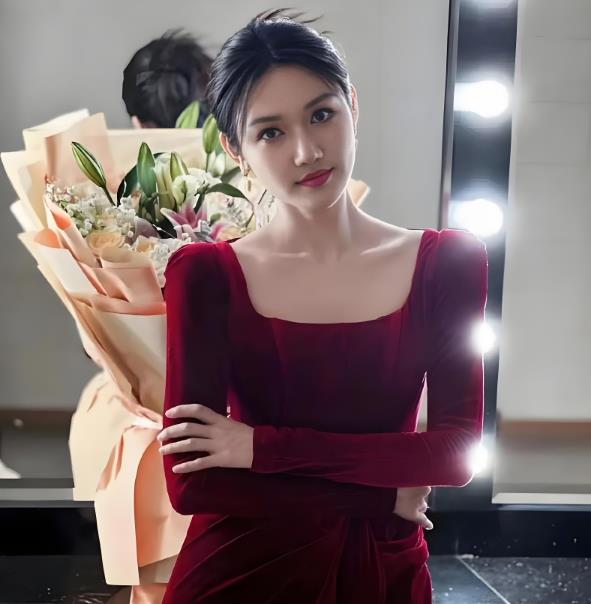 龙洋:号称“央视穷鬼”的她,择偶标准高到离谱,如今怎样了?