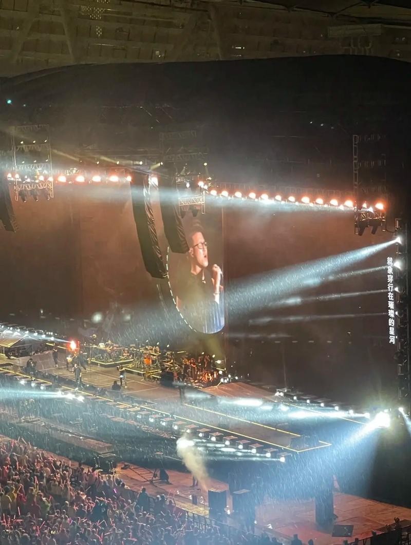 汪峰太原演唱会出现意外一幕！万人怒喊爱刀郎，双方恩怨再被挖出