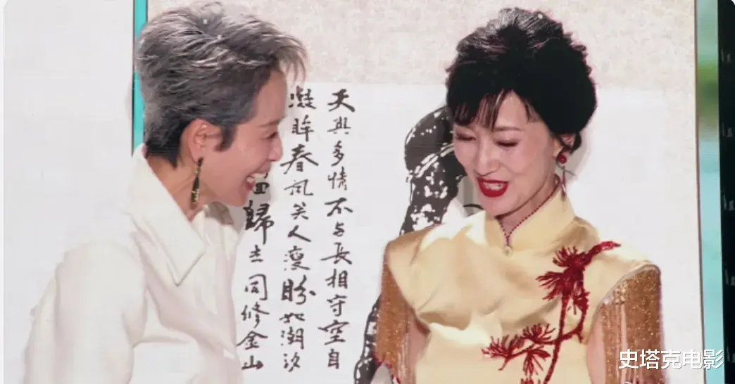 70岁赵雅芝和61岁叶童合照:医美和自然老去的差别显而易见