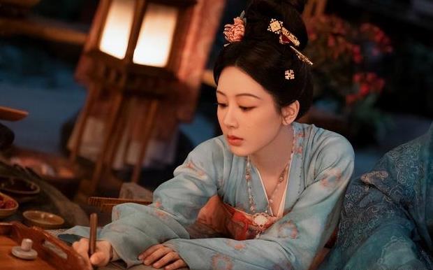 看到杨紫因为《国色芳华》又被嘲后,才知道刘亦菲赵丽颖有多清醒