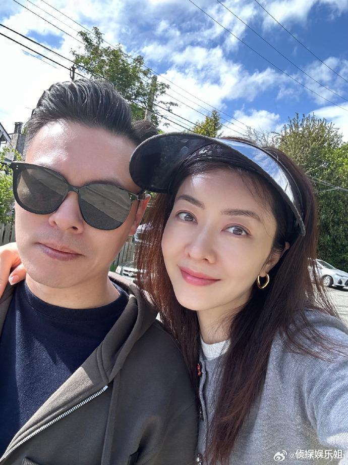 熊黛林晒双胞胎女儿近照,姐妹俩露齿笑一模一样,越长越像爸爸