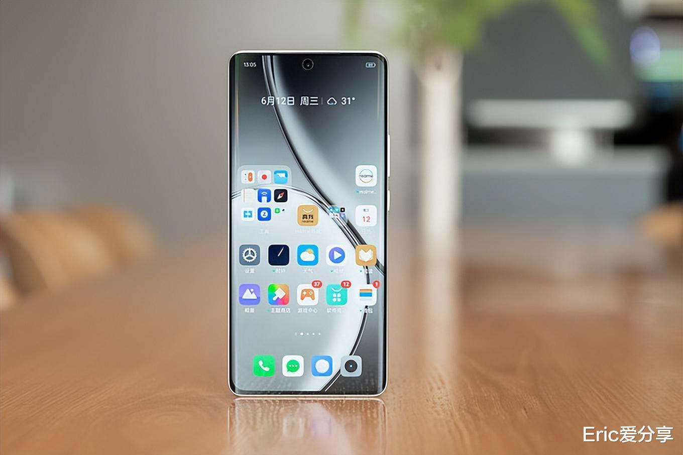 10月先别急着换手机,这款千元机再降价,16G+512G仅需1898元