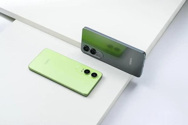 OPPO良心价899元，5500mAh大电池+120Hz直屏+5000万主摄