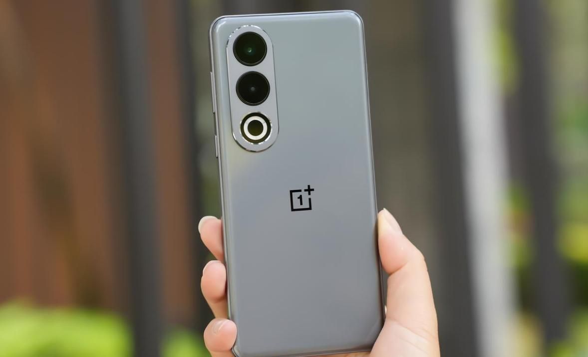 OPPO彻底发飙了，12GB+512GB跌至1676元，高性价比手机很厚道