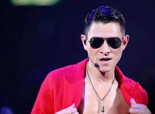 庞龙|凭一首歌赚2亿，上4次春晚后忽然“消失”，如今的他怎样了？