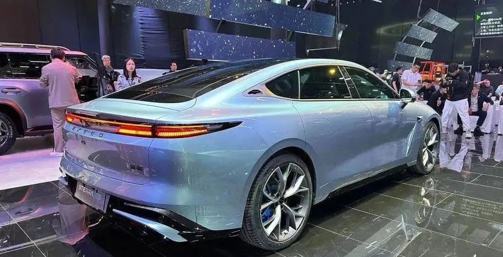 奇瑞杀手锏新车！全铝底盘，终身质保，最高配仅3.69万