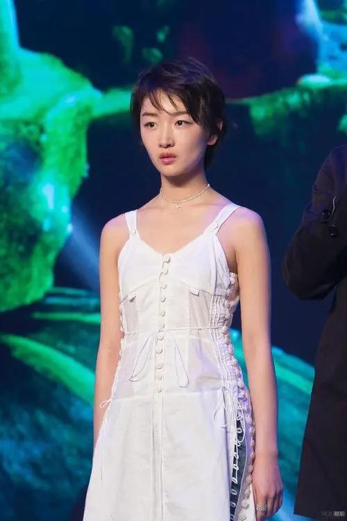 平胸、驴脸、大嘴,这 6名女星一个比一个难看,凭啥火遍大江南北