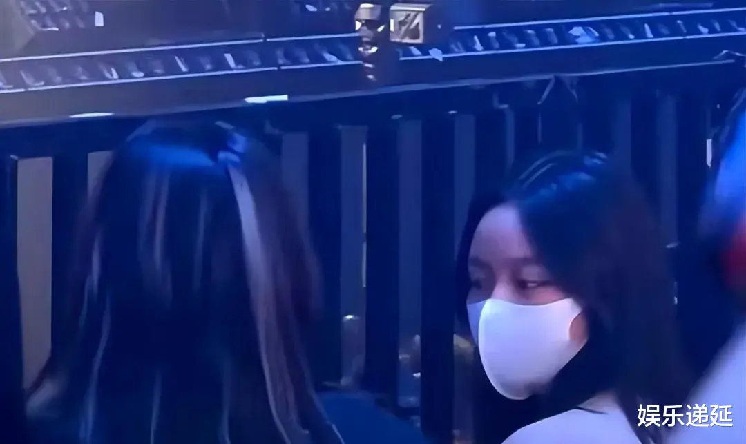 12岁刘向蕙美貌惊艳全场，年轻朱丽蒨附体