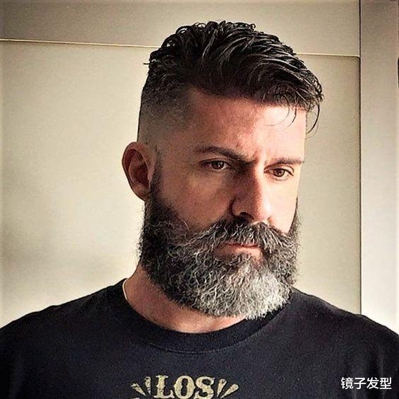 男人过了50岁，选这4种发型就对了，简单时尚真精神