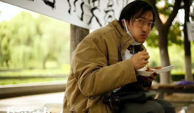 娱乐圈森严的等级,从“慕容复”的一份盒饭上,看得明明白白