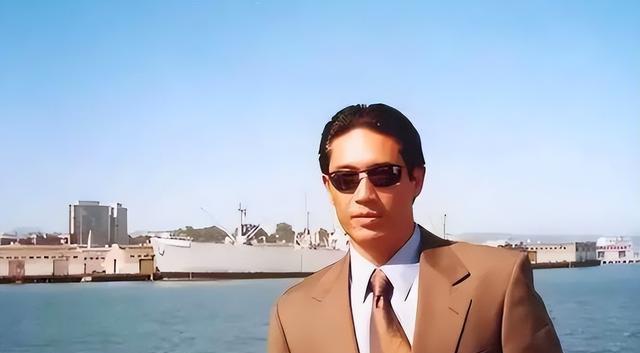 演员石凉:当过主持人也做过演员,经历两段婚姻,如今过得很幸福