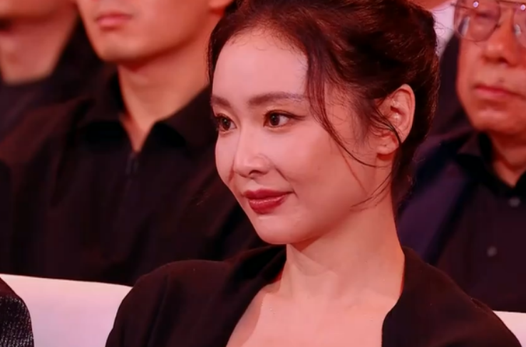 百花奖成“照妖镜”,赵丽颖、朱一龙拿奖后,破防人算是照明白了