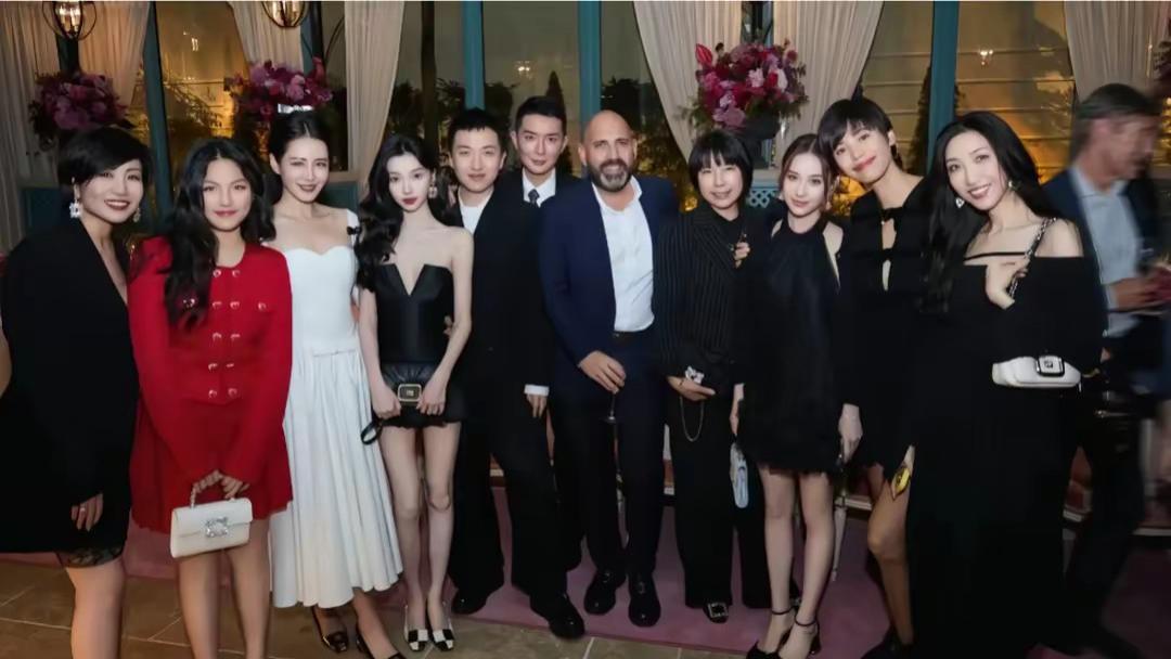 众星齐聚巴黎时尚晚宴！赌王千金何超莲最美，14岁王诗龄落落大方