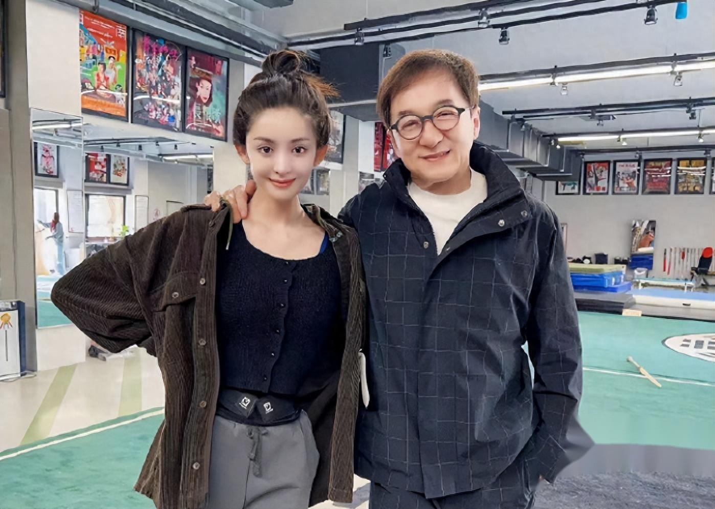 成龙70岁生日这天，江湖地位，人情世故，在他身上体现得淋漓尽致