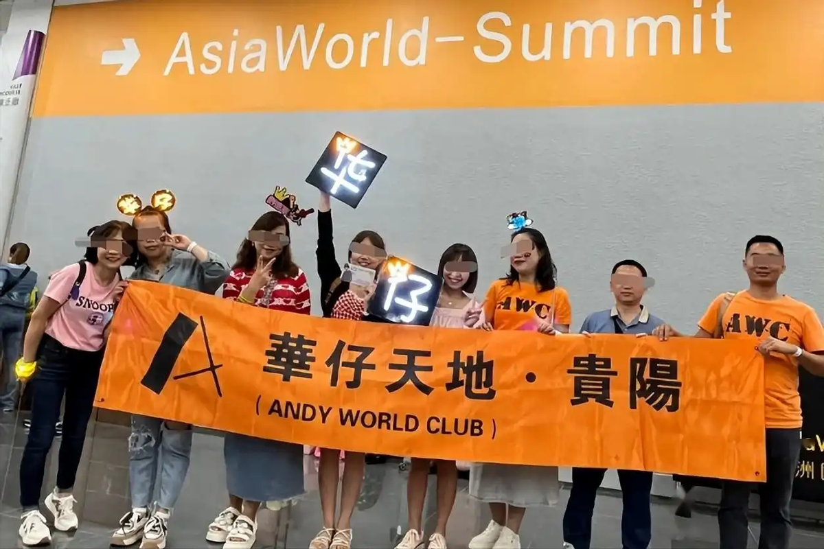 这一夜,当刘德华弯腰的一刻,陈凯歌的反应,让他的形象彻底落地